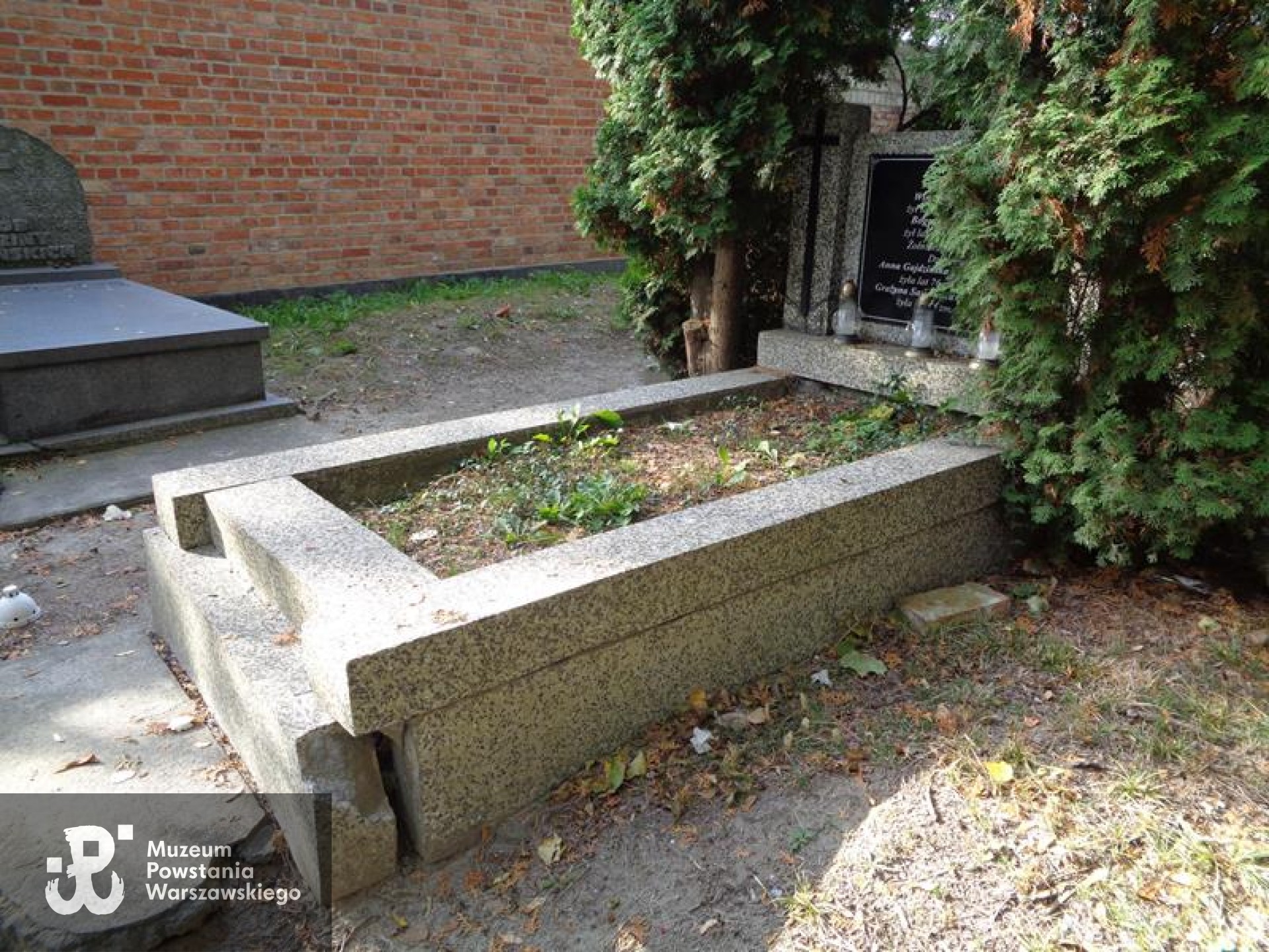 Źródło: https://cmentarze.um.warszawa.pl/pomnik.aspx?pom_id=67749 [dostęp: 13.03.2026].
