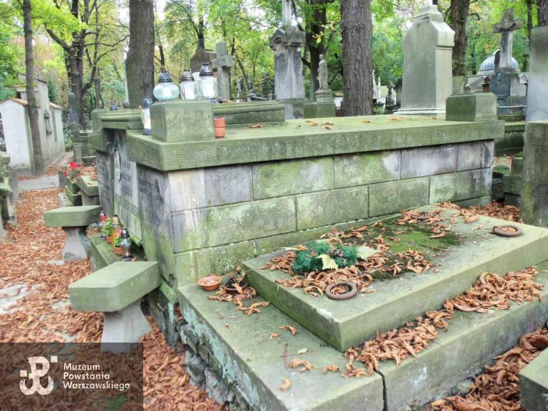 Źródło: https://cmentarze.um.warszawa.pl/pomnik.aspx?pom_id=12977 [dostęp: 9.04.2025].