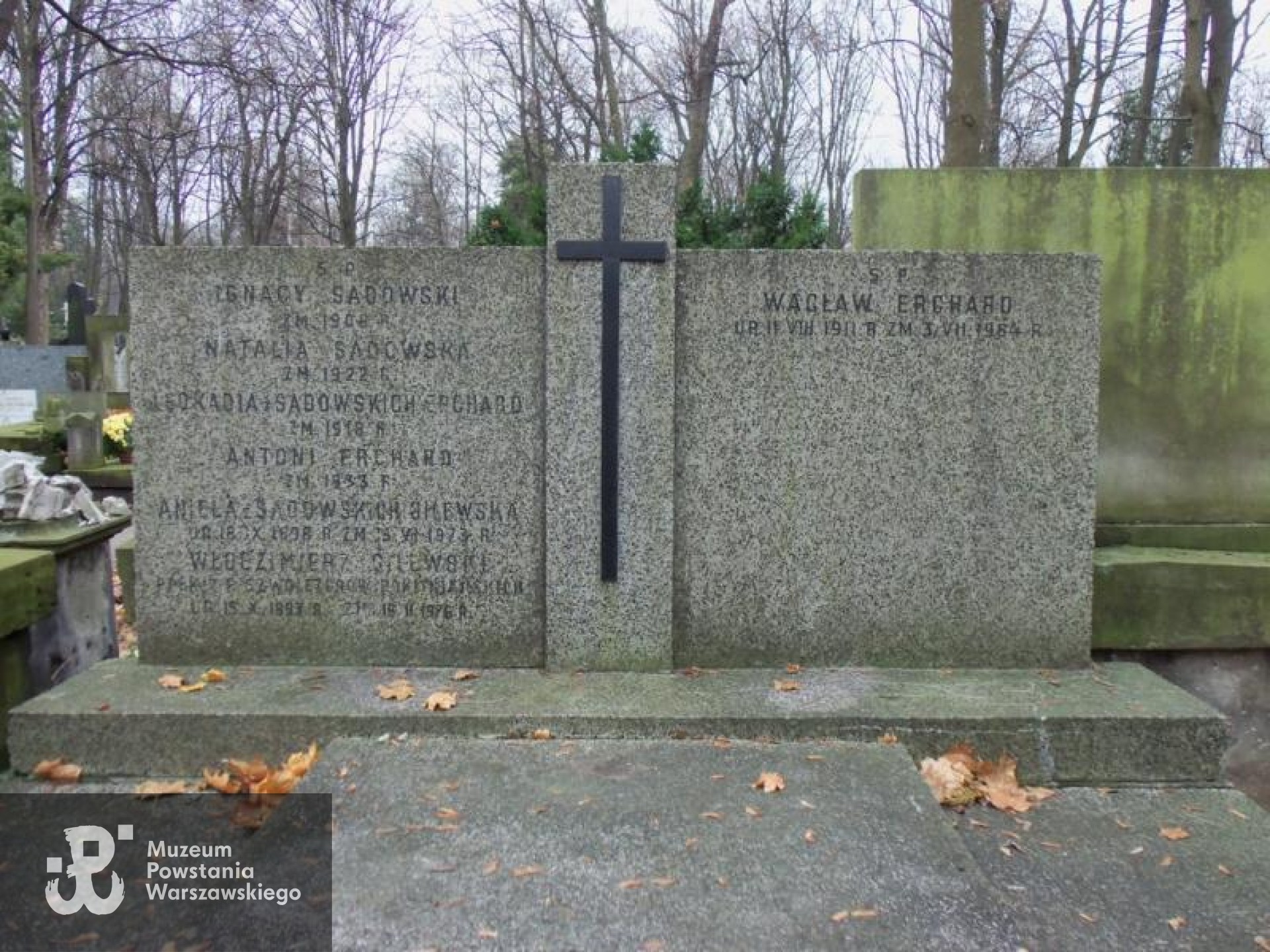 Źródło: https://cmentarze.um.warszawa.pl/pomnik.aspx?pom_id=24775 [dostęp: 23.01.2026].