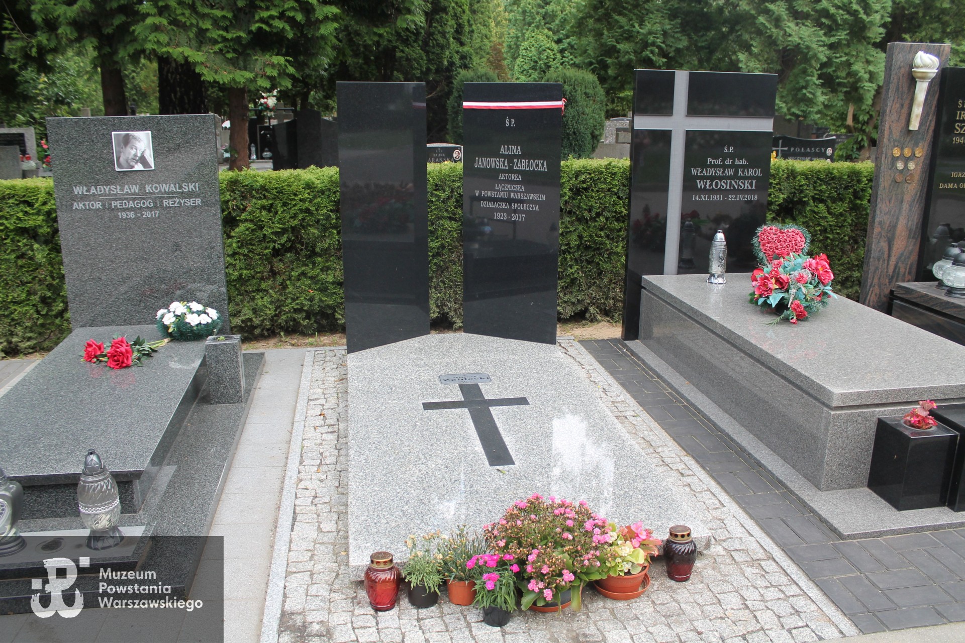 Źródło: https://pl.findagrave.com/memorial/185550018/alina-janowska#view-photo=232458141 [dostęp: 28.06.2026].