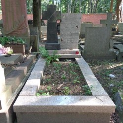 Źródło: https://cmentarze.um.warszawa.pl/pomnik.aspx?pom_id=66997 [dostęp: 10.04.2025].