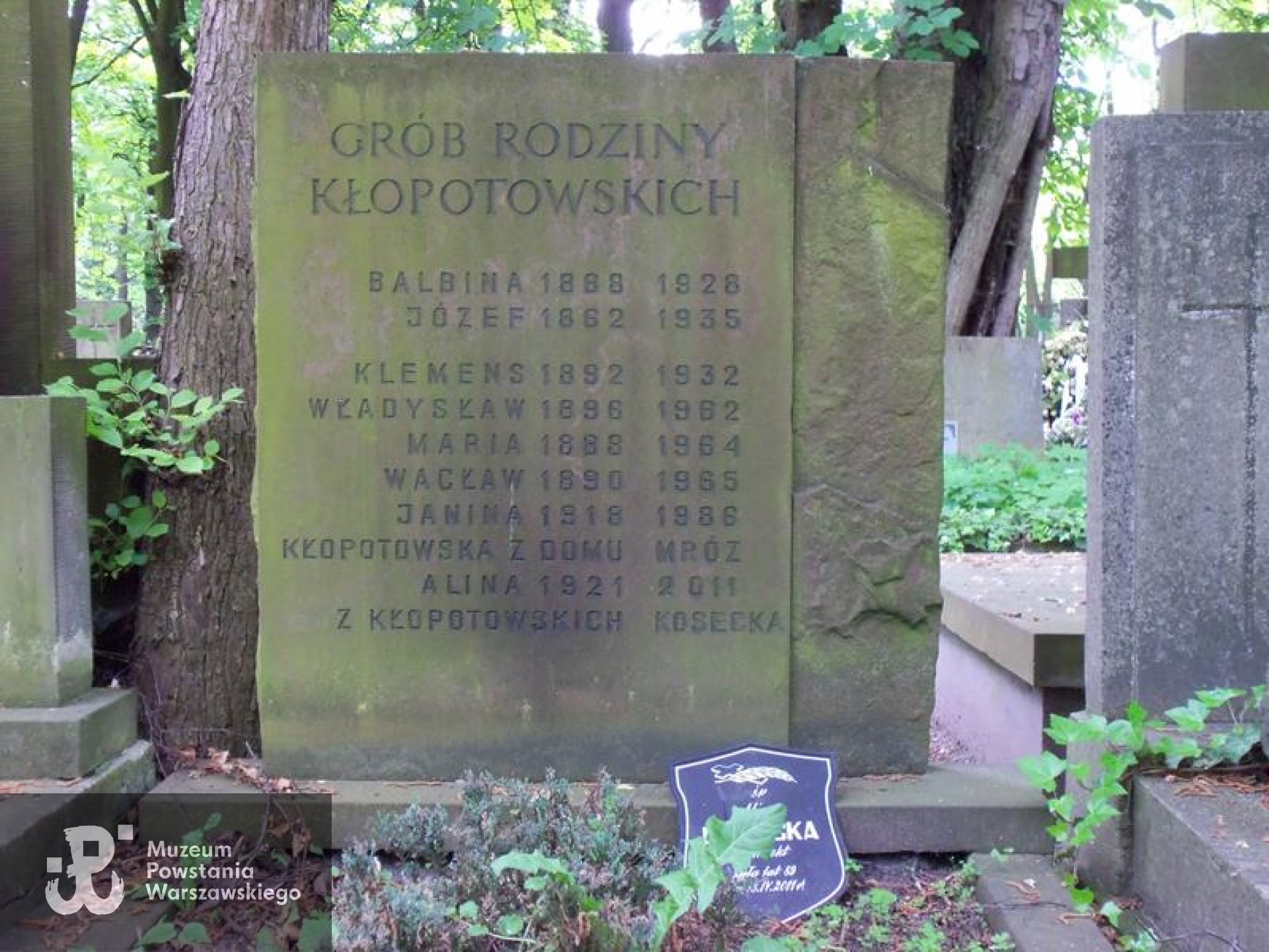 Źródło: https://cmentarze.um.warszawa.pl/pomnik.aspx?pom_id=39309 [dostęp: 9.04.2025].