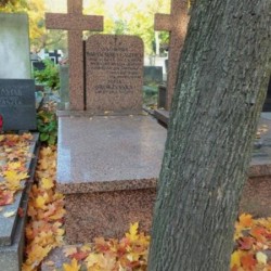 Źródło: https://cmentarze.um.warszawa.pl/pomnik.aspx?pom_id=28909 [dostęp: 09.05.2025].