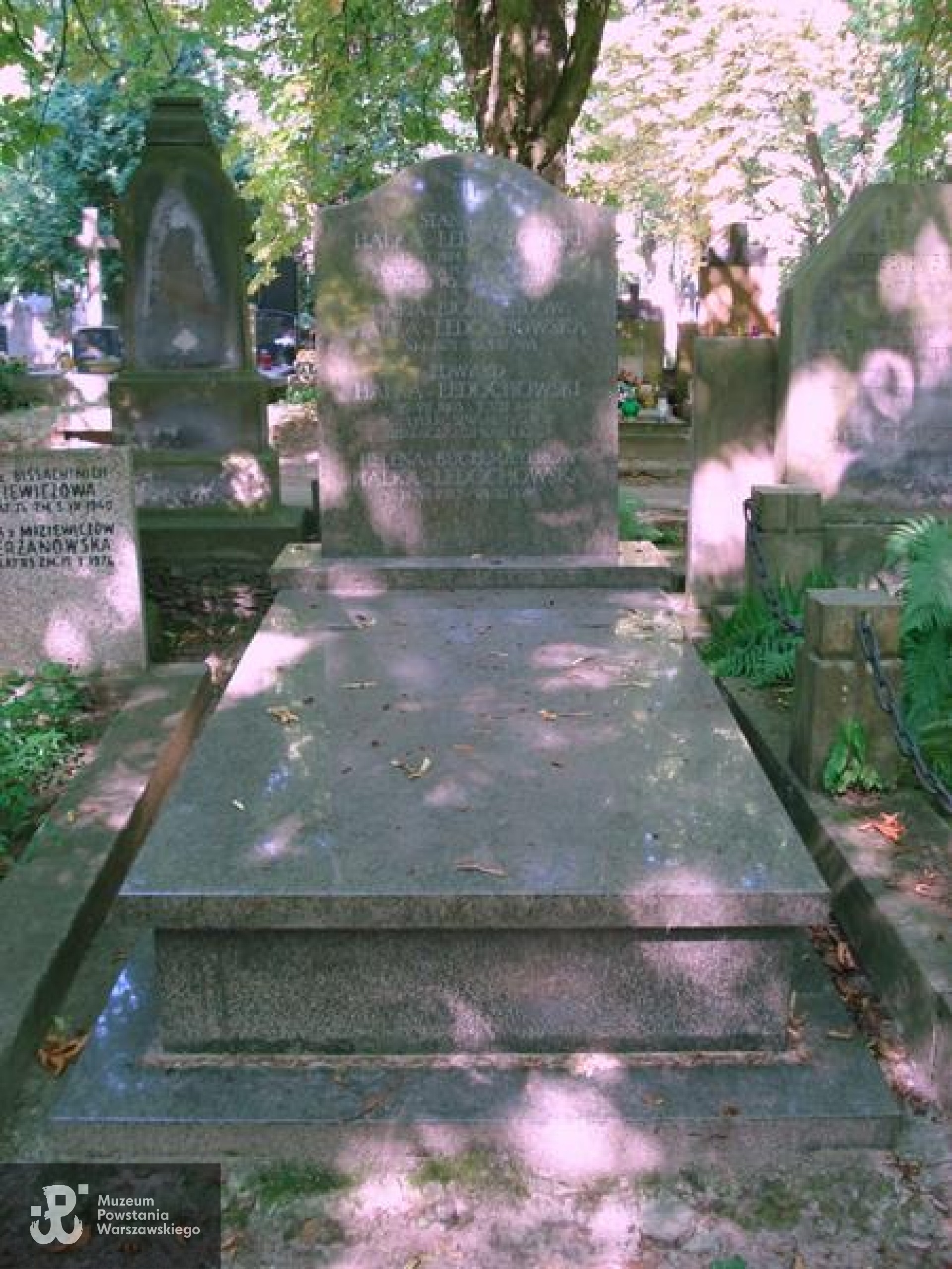 Źródło: https://cmentarze.um.warszawa.pl/pomnik.aspx?pom_id=34696 [dostęp: 23.04.2025].
