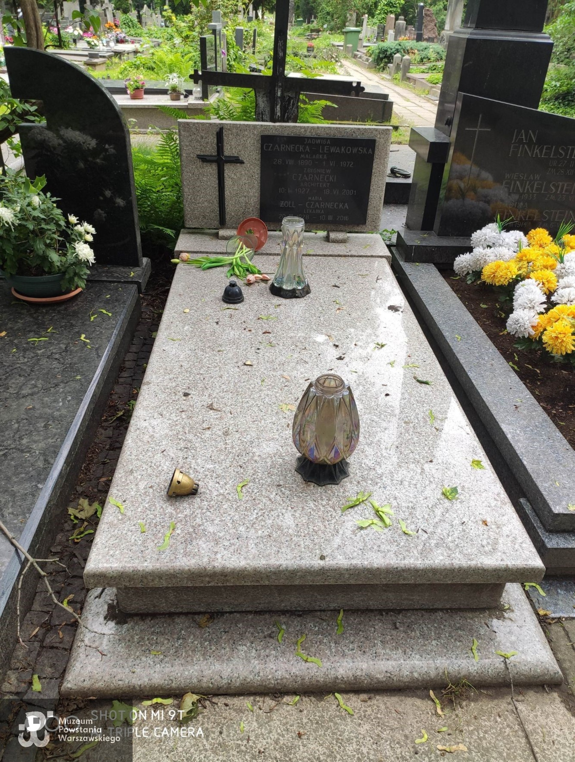 Źródło: https://warszawa.grobonet.com/grobonet/start.php?id=detale&idg=22750 [dostęp: 18.09.2025].