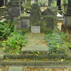 Źródło: https://cmentarze.um.warszawa.pl/pomnik.aspx?pom_id=13474 [dostęp: 12.05.2025].