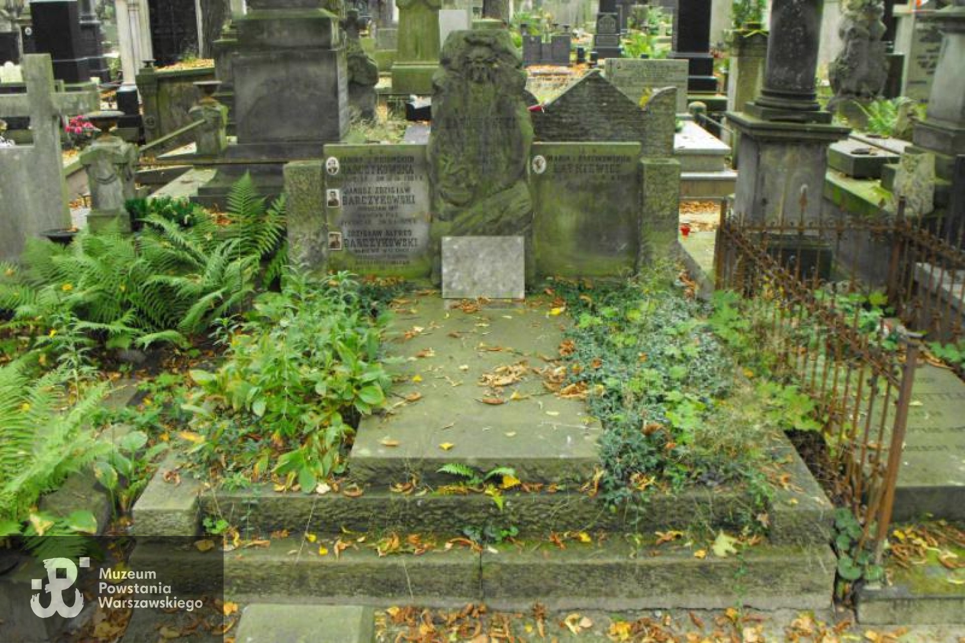 Źródło: https://cmentarze.um.warszawa.pl/pomnik.aspx?pom_id=13474 [dostęp: 12.05.2025].