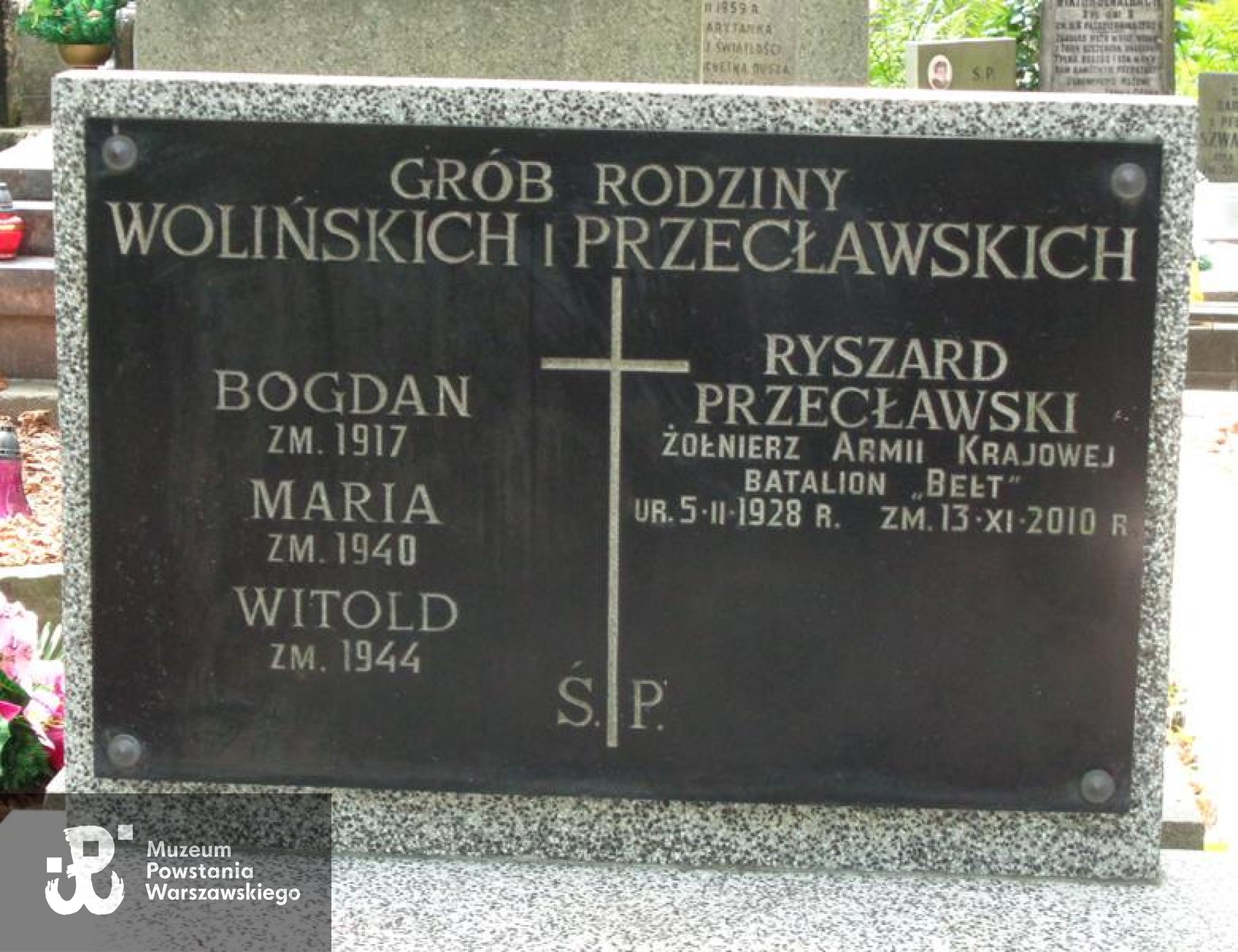 Źródło: https://cmentarze.um.warszawa.pl/pomnik.aspx?pom_id=48645 [dostęp: 23.04.2025].