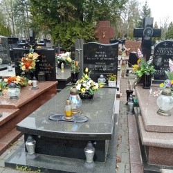 Źródło: https://piaseczno.grobonet.com/grobonet/start.php?id=detale&idg=435045 [dostęp: 10.07.2026].