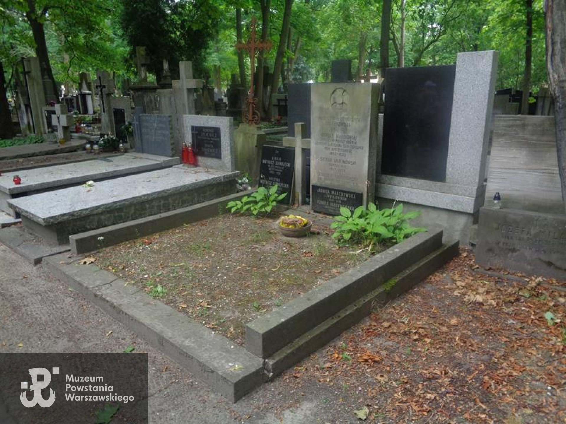 Źródło: https://cmentarze.um.warszawa.pl/pomnik.aspx?pom_id=50251 [dostęp: 07.01.2026].