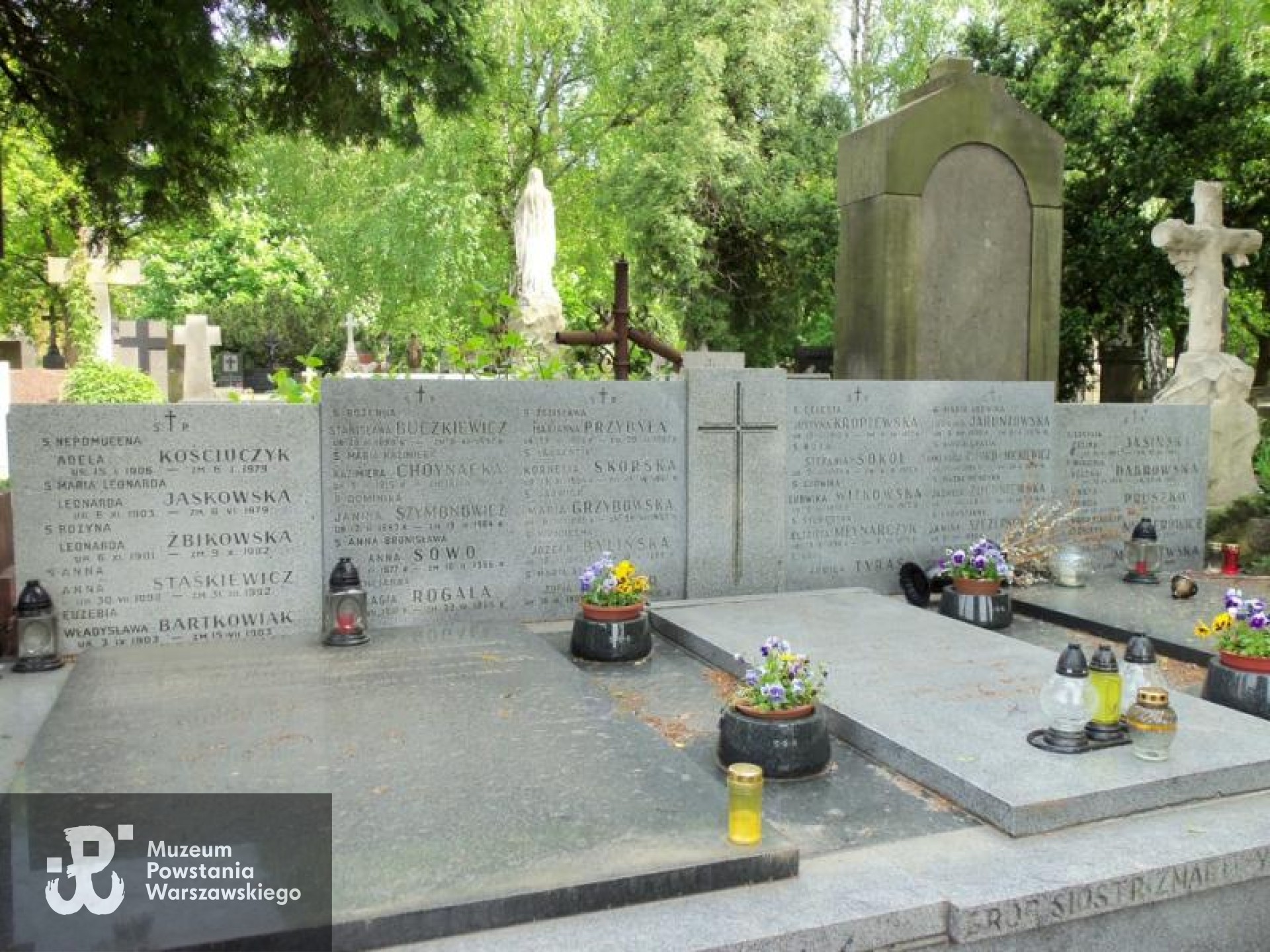 Źródło: https://cmentarze.um.warszawa.pl/pomnik.aspx?pom_id=16177 [dostęp: 07.01.2026].