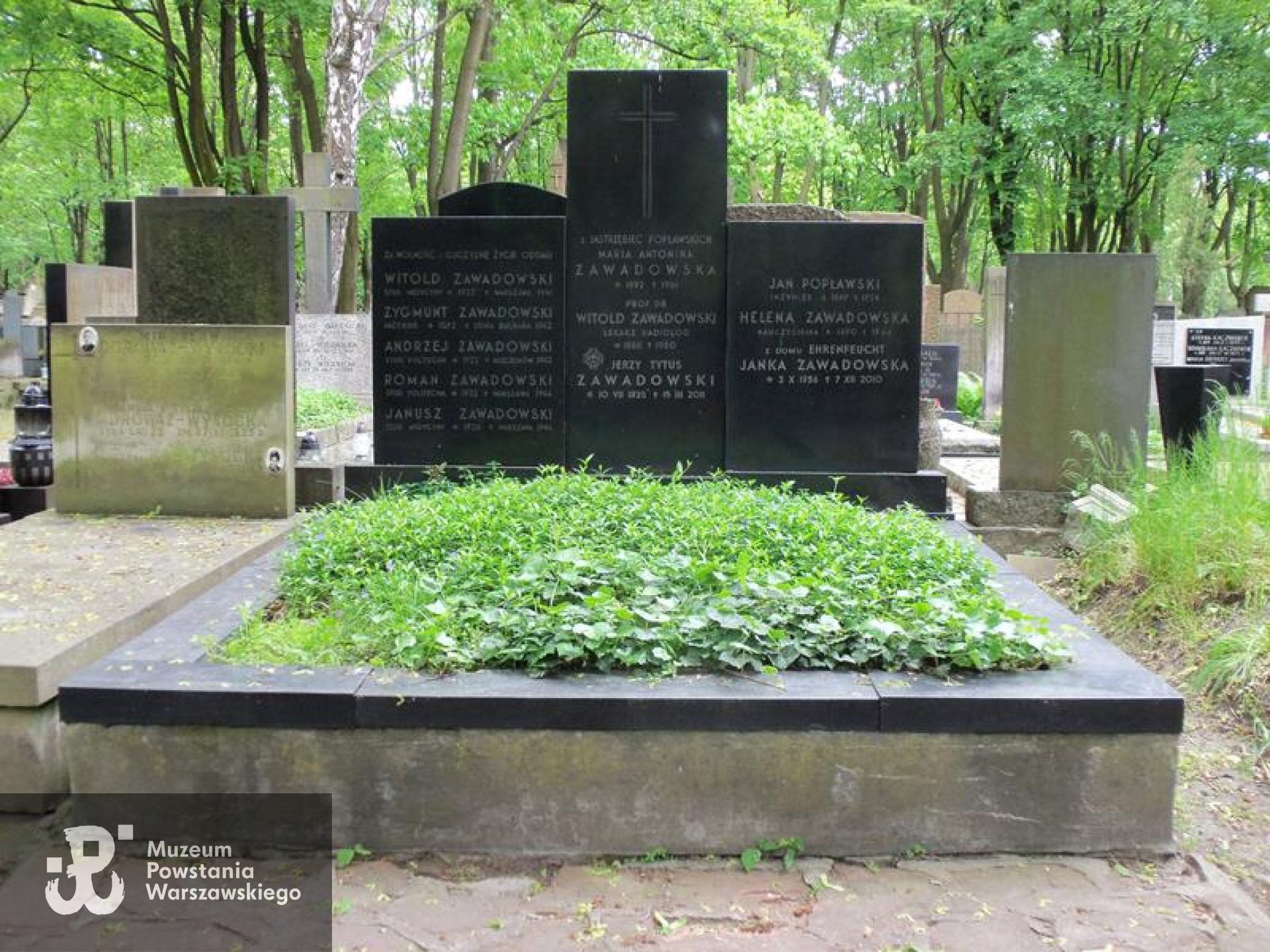 Źródło: https://cmentarze.um.warszawa.pl/pomnik.aspx?pom_id=39434 [dostęp: 9.04.2025].