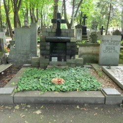 Źródło: https://cmentarze.um.warszawa.pl/pomnik.aspx?pom_id=17642 [dostęp: 18.09.2025].