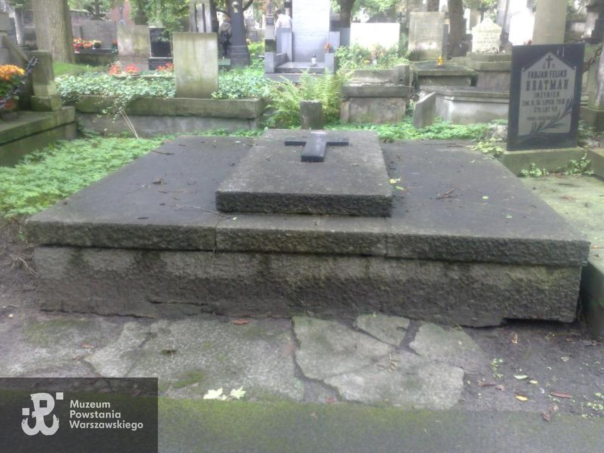 Źródło: https://cmentarze.um.warszawa.pl/pomnik.aspx?pom_id=5059 [dostęp: 23.04.2025].