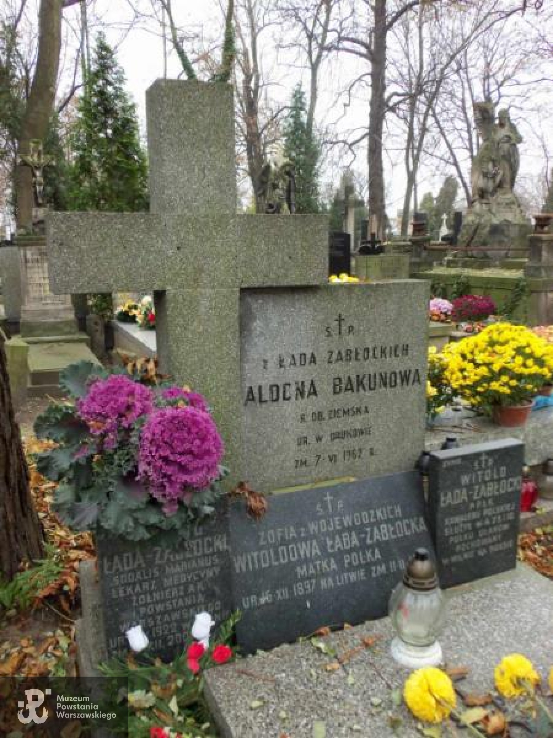 Źródło: https://cmentarze.um.warszawa.pl/pomnik.aspx?pom_id=15102 [dostęp: 23.04.2025].