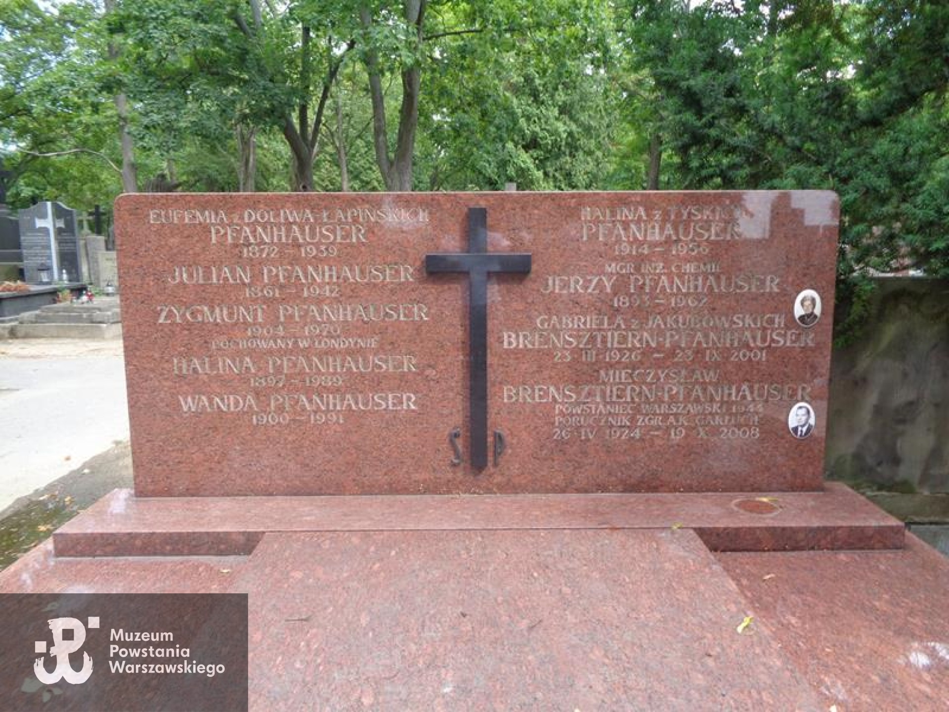 Źródło: https://cmentarze.um.warszawa.pl/pomnik.aspx?pom_id=51442 [dostęp: 23.04.2025].