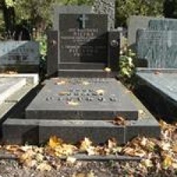 Źródło: https://cmentarze.um.warszawa.pl/pomnik.aspx?pom_id=43912 [dostęp: 10.04.2025].