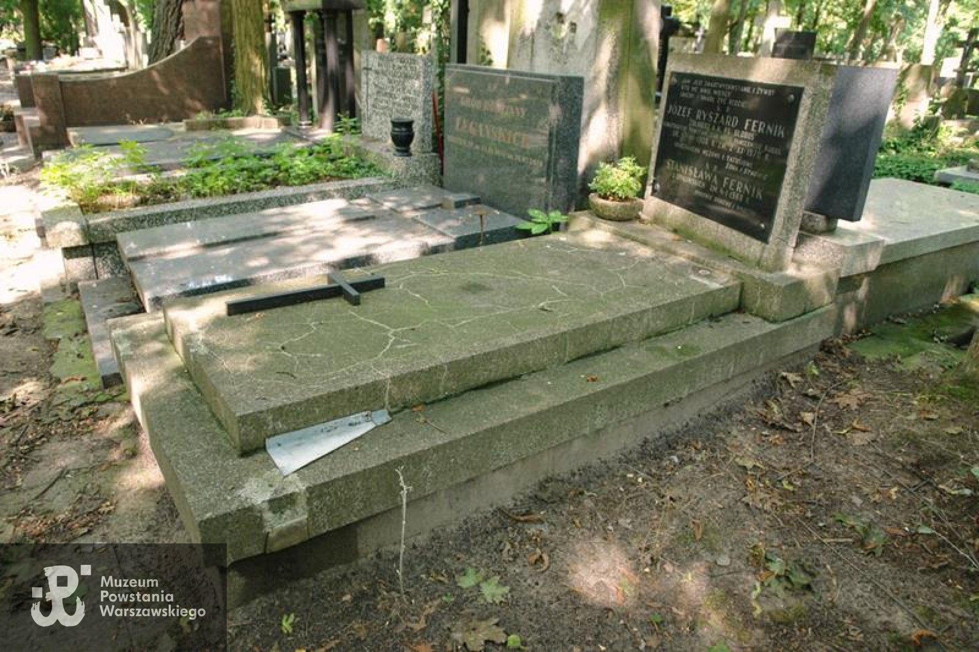 Źródło: https://cmentarze.um.warszawa.pl/pomnik.aspx?pom_id=45812 [dostęp: 27.01.2026].