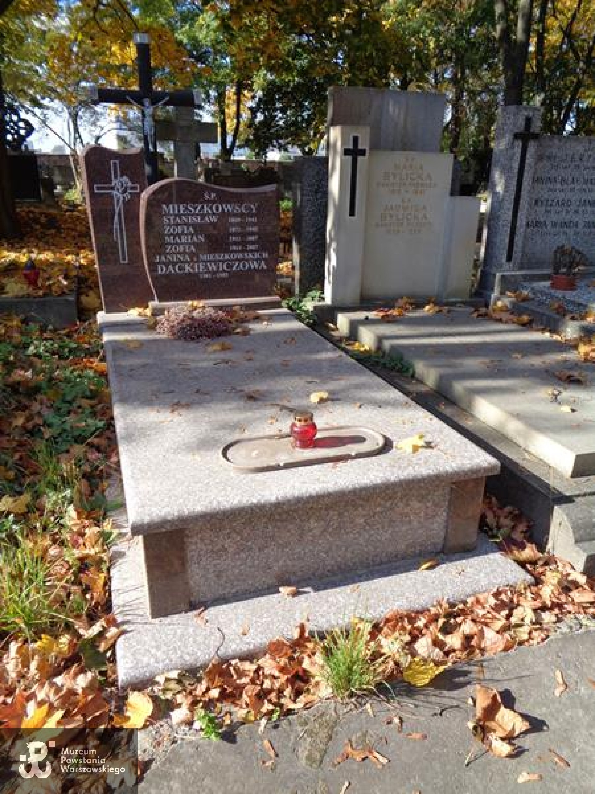 Źródło: https://cmentarze.um.warszawa.pl/pomnik.aspx?pom_id=67899 [dostęp: 23.04.2025].