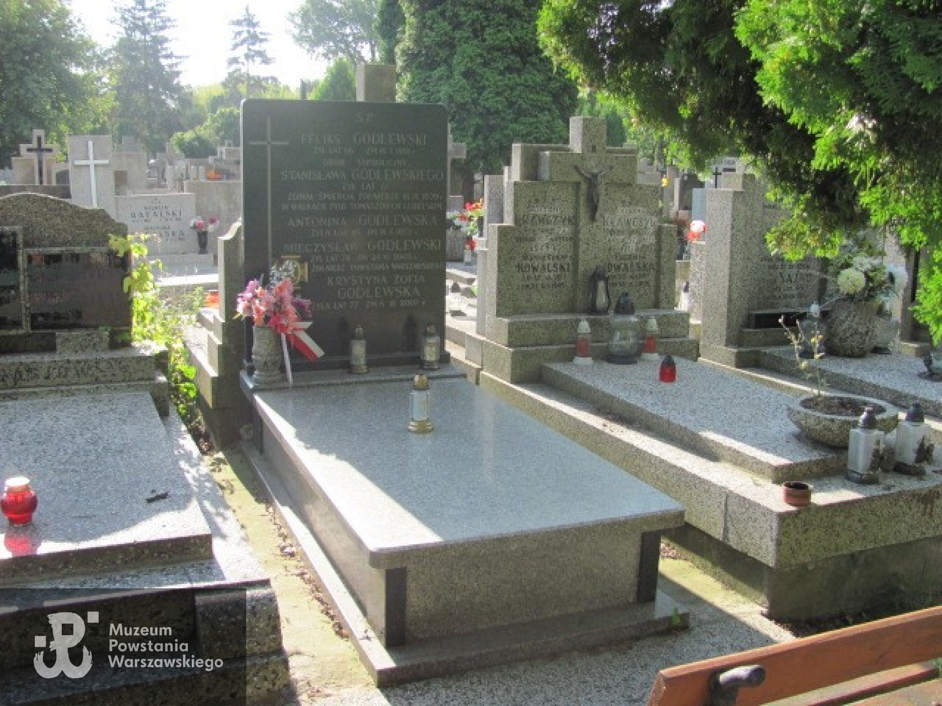Źródło: https://warszawawlochy.grobonet.com/grobonet/start.php?id=detale&idg=16975 [dostęp: 09.04.2026].