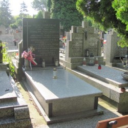 Źródło: https://warszawawlochy.grobonet.com/grobonet/start.php?id=detale&idg=16975 [dostęp: 09.04.2026].
