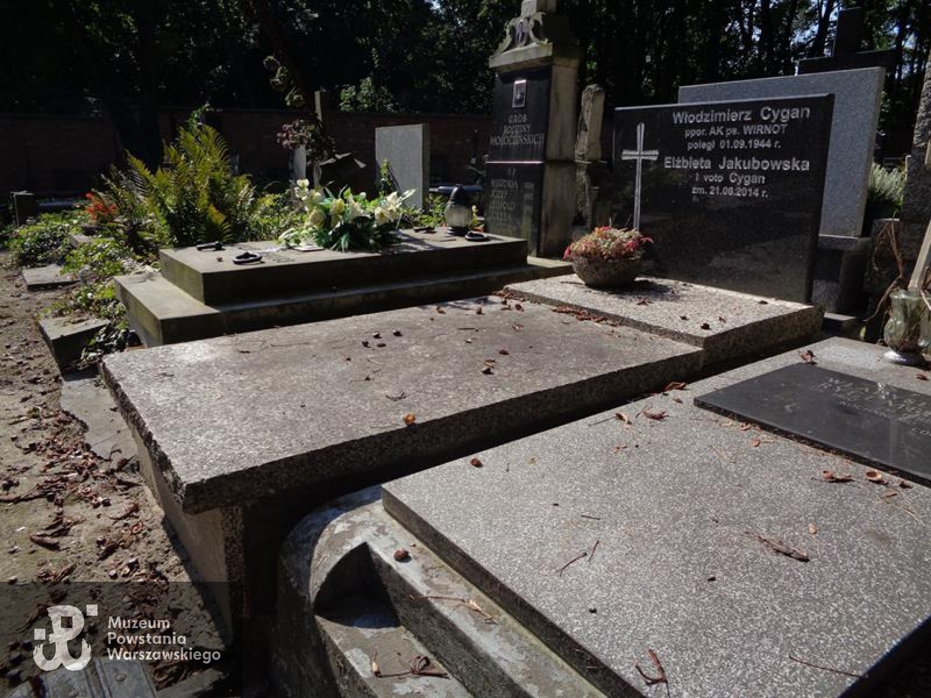 Źródło: https://cmentarze.um.warszawa.pl/pomnik.aspx?pom_id=67437 [dostęp: 9.04.2025].