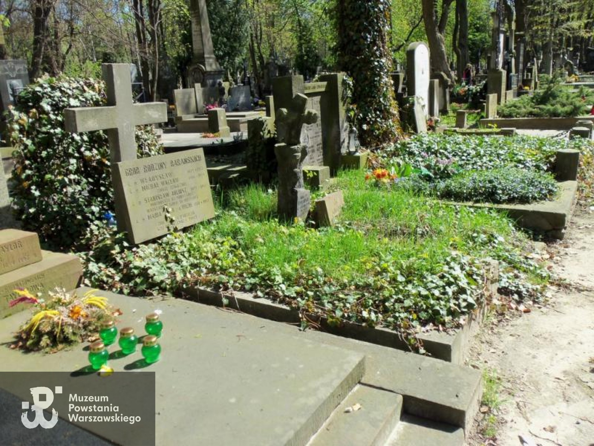 Źródło: https://cmentarze.um.warszawa.pl/pomnik.aspx?pom_id=15945 [dostęp: 12.05.2025].