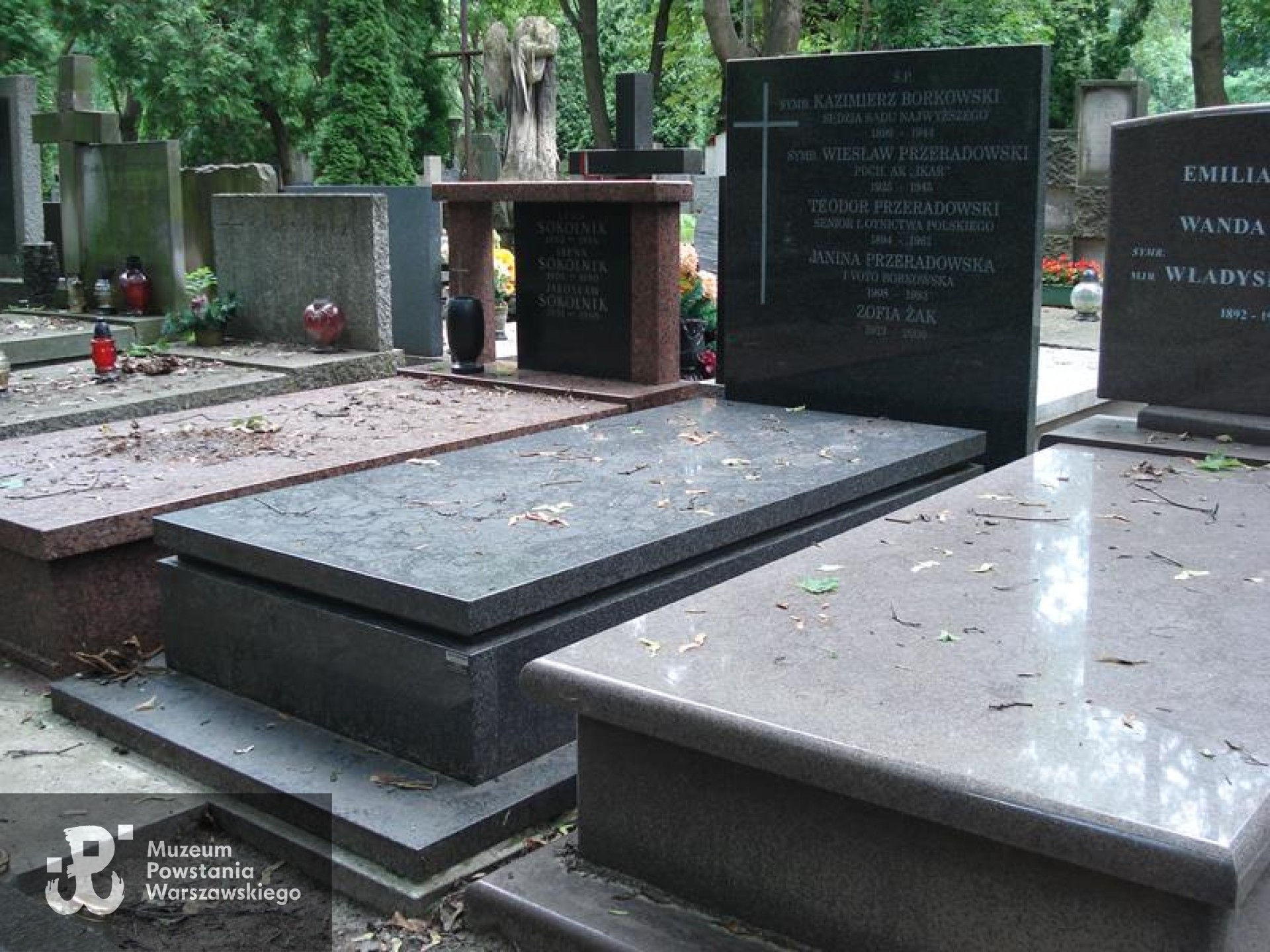 Źródło: https://cmentarze.um.warszawa.pl/pomnik.aspx?pom_id=45518 [dostęp: 10.04.2025].