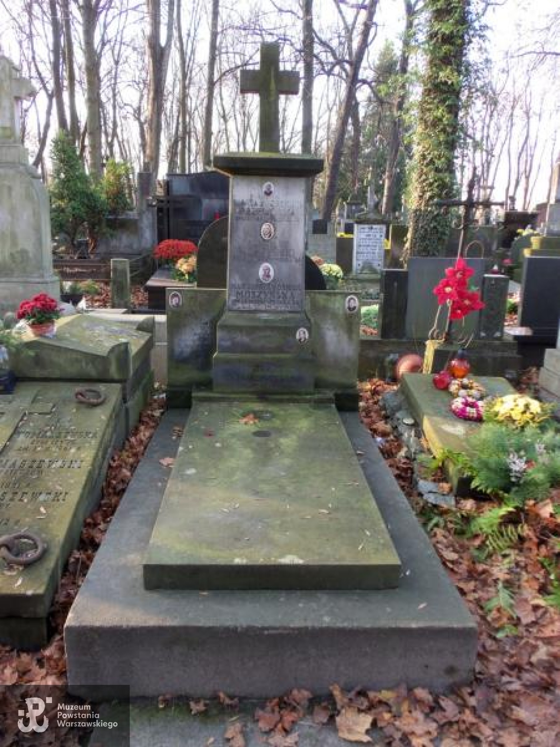 Źródło: https://cmentarze.um.warszawa.pl/pomnik.aspx?pom_id=17228 [dostęp: 16.10.2025].