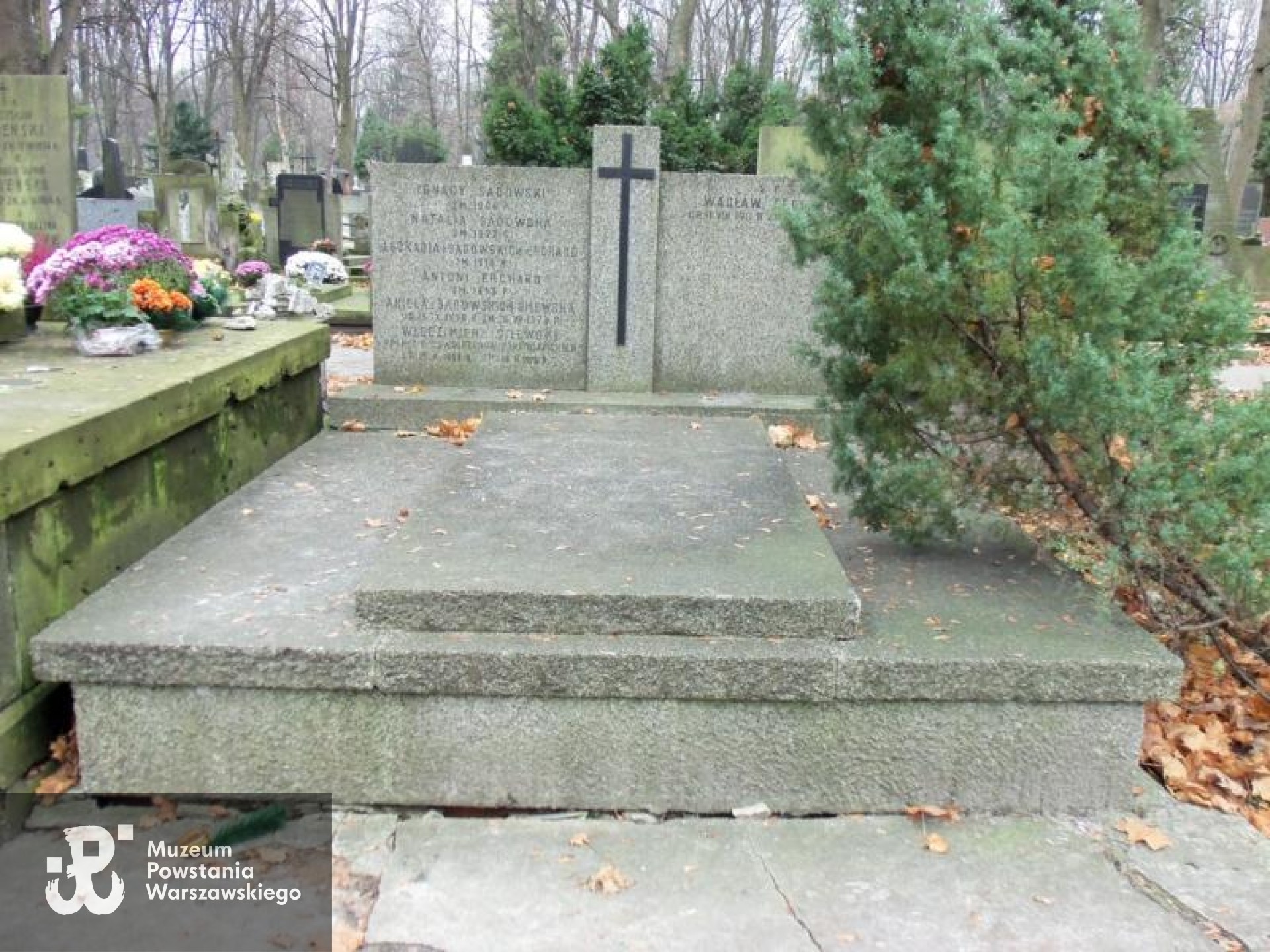 Źródło: https://cmentarze.um.warszawa.pl/pomnik.aspx?pom_id=24775 [dostęp: 23.01.2026].