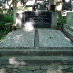 Źródło: https://cmentarze.um.warszawa.pl/pomnik.aspx?pom_id=64808 [dostęp: 29.09.2025].