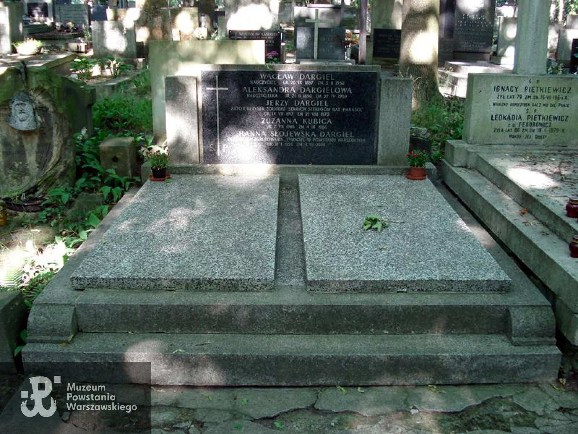 Źródło: https://cmentarze.um.warszawa.pl/pomnik.aspx?pom_id=64808 [dostęp: 29.09.2025].