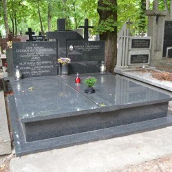 Źródło: https://cmentarze.um.warszawa.pl/pomnik.aspx?pom_id=49727 [dostęp: 05.09.2025].