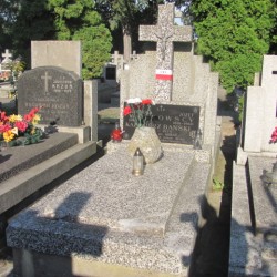 Źródło: https://warszawawlochy.grobonet.com/grobonet/start.php?id=detale&idg=9782 [dostęp: 09.05.2025].