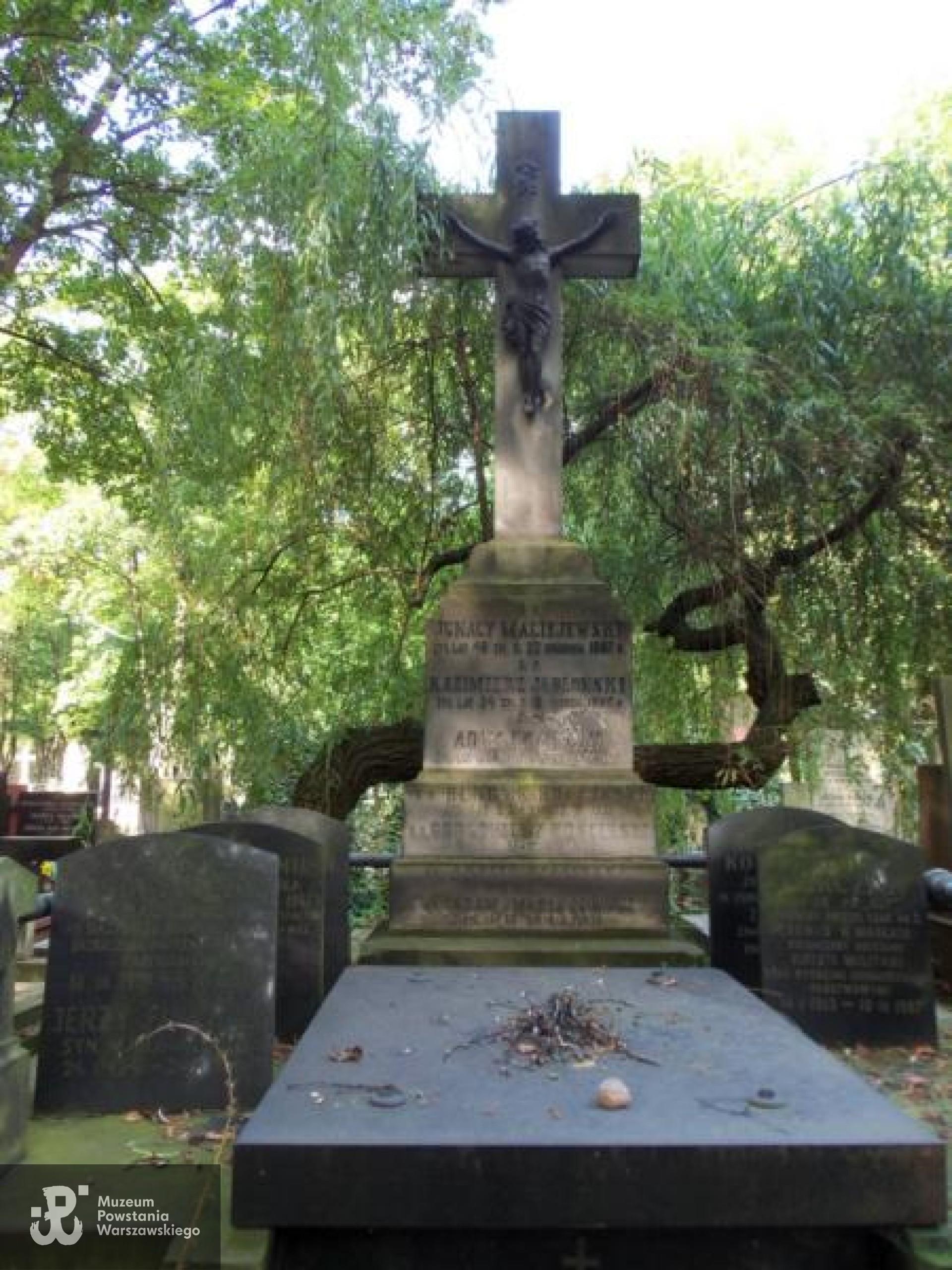 Źródło: https://cmentarze.um.warszawa.pl/pomnik.aspx?pom_id=21732 [dostęp: 04.02.2026].
