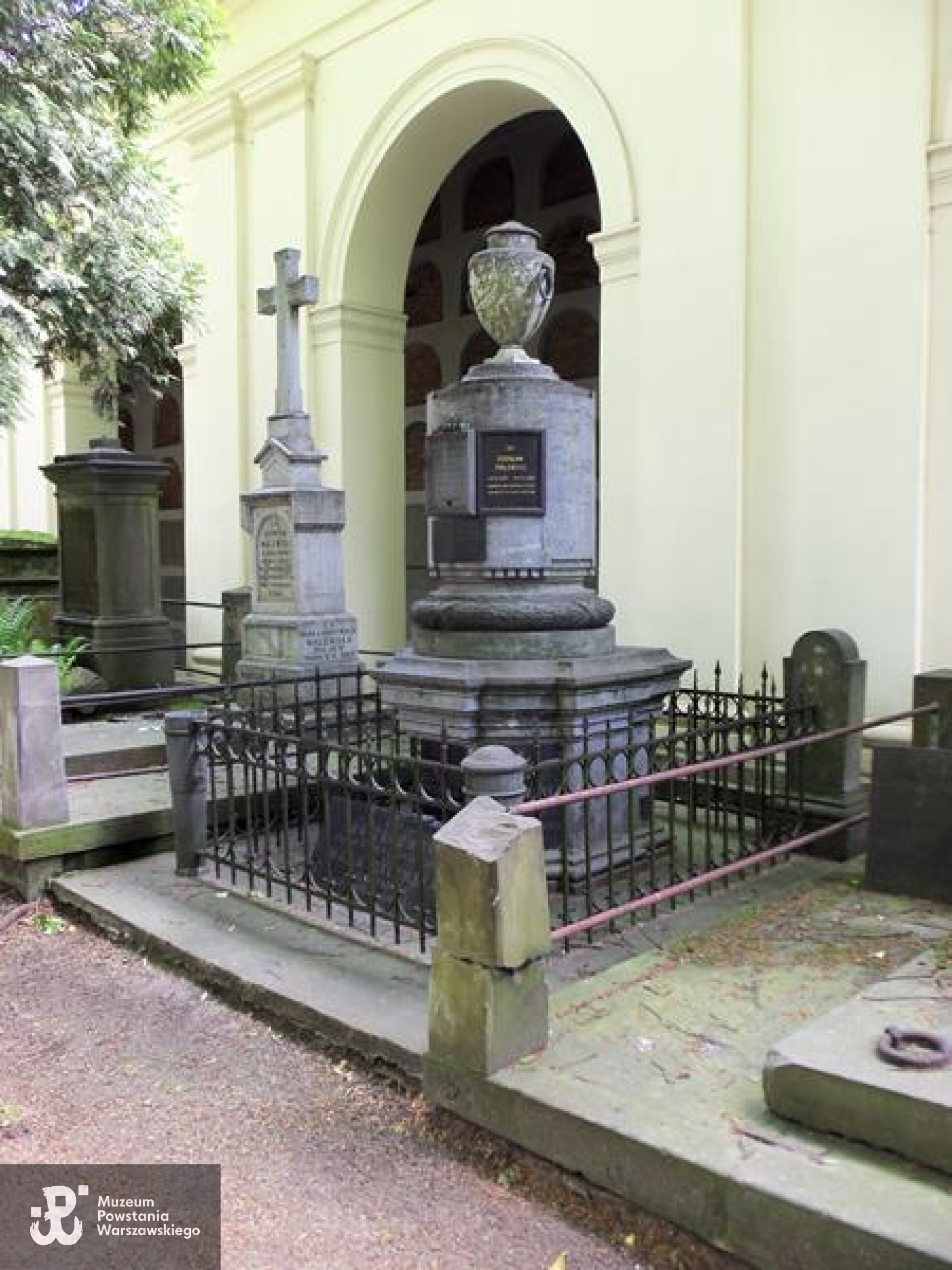 Źródło: https://cmentarze.um.warszawa.pl/pomnik.aspx?pom_id=3068 [dostęp: 23.05.2025].