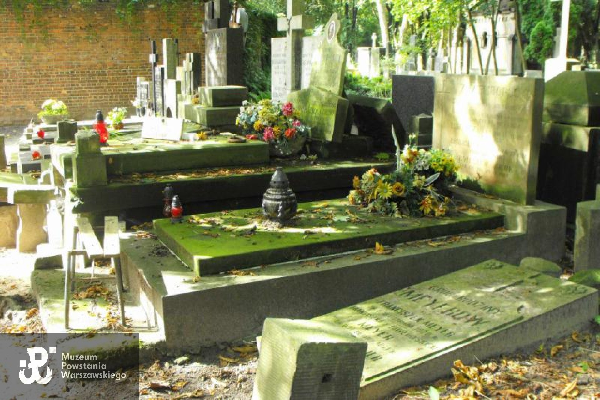 Źródło: https://cmentarze.um.warszawa.pl/pomnik.aspx?pom_id=11907 [dostęp: 10.04.2025].