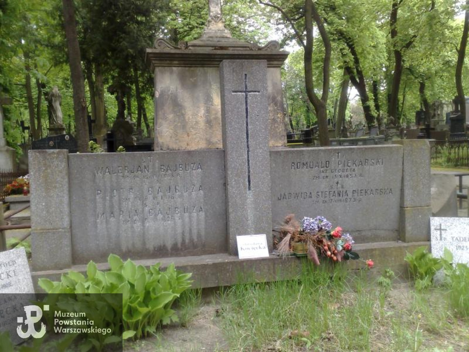 Źródło: https://cmentarze.um.warszawa.pl/pomnik.aspx?pom_id=10009 [dostęp: 9.04.2025].