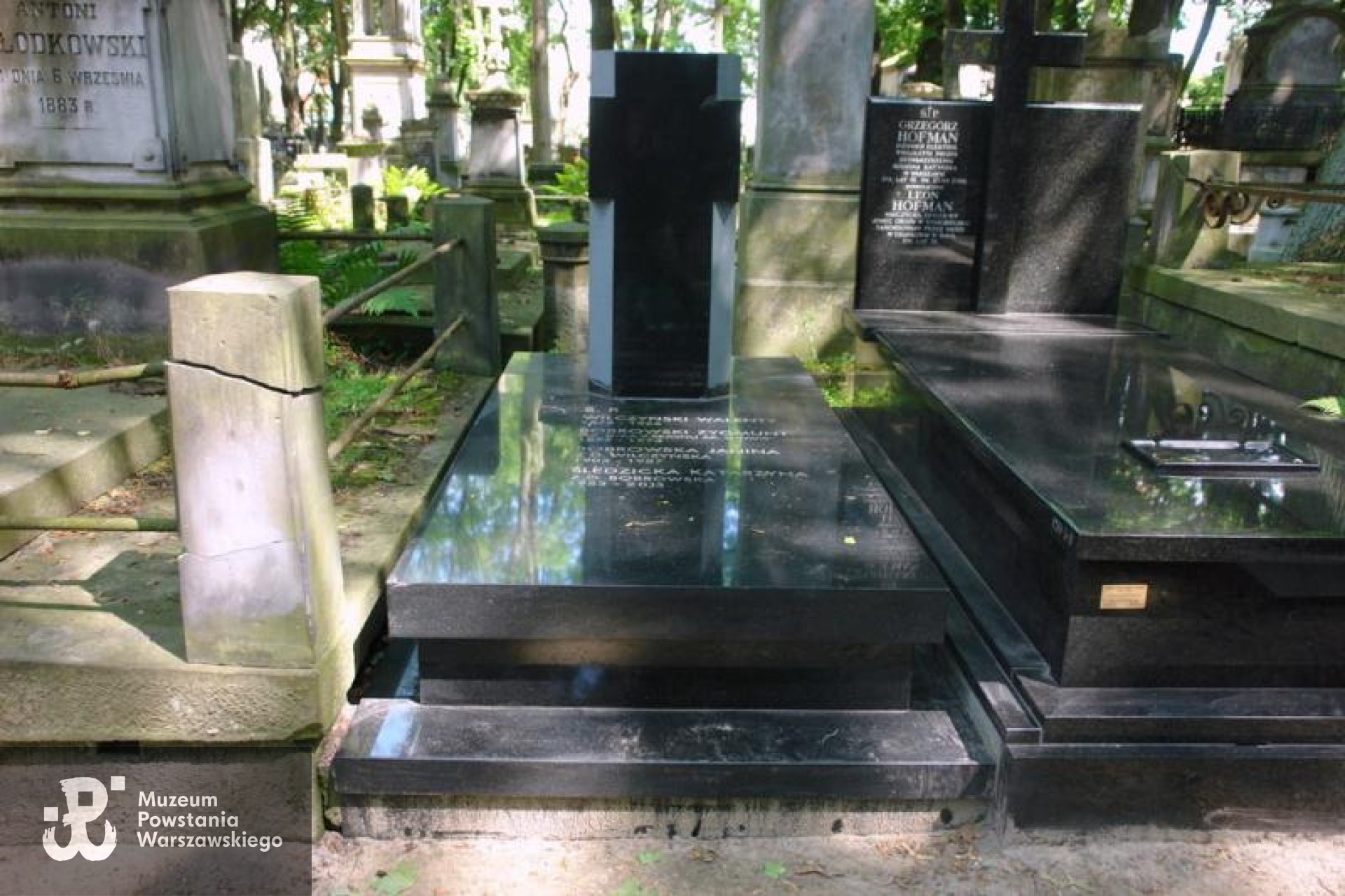 Źródło: https://cmentarze.um.warszawa.pl/pomnik.aspx?pom_id=546 [dostęp: 29.05.2025].