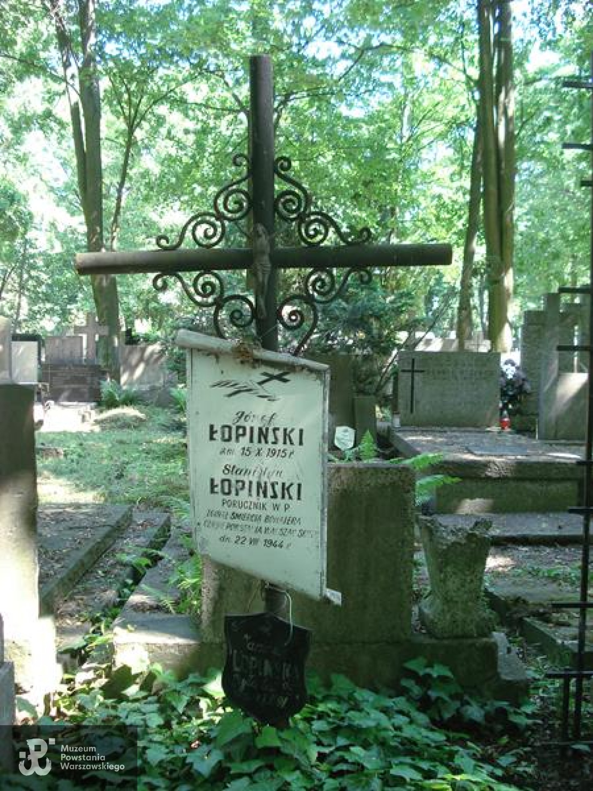 Źródło: https://cmentarze.um.warszawa.pl/pomnik.aspx?pom_id=63317 [dostęp: 9.04.2025].