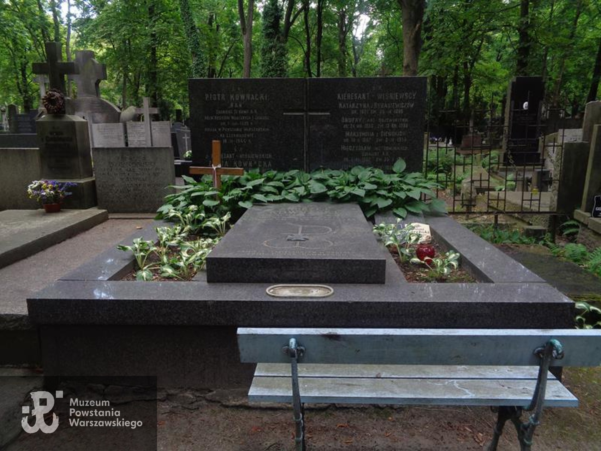 Źródło: https://cmentarze.um.warszawa.pl/pomnik.aspx?pom_id=49404 [dostęp: 17.07.2026].