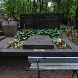 Źródło: https://cmentarze.um.warszawa.pl/pomnik.aspx?pom_id=49404 [dostęp: 17.07.2026].