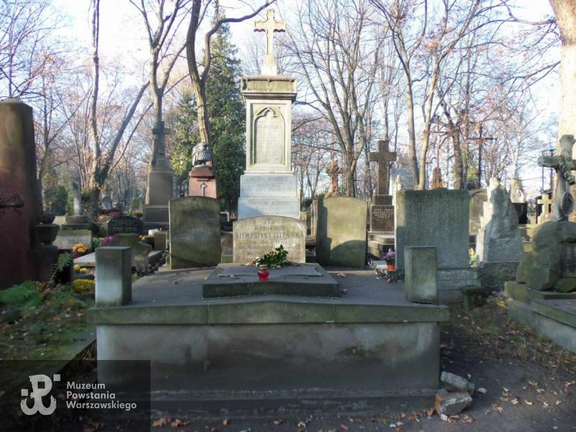 Źródło: https://cmentarze.um.warszawa.pl/pomnik.aspx?pom_id=15356 [dostęp: 10.04.2025].
