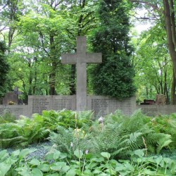 Źródło: https://cmentarze.um.warszawa.pl/pomnik.aspx?pom_id=31995 [dostęp: 28.10.2025].