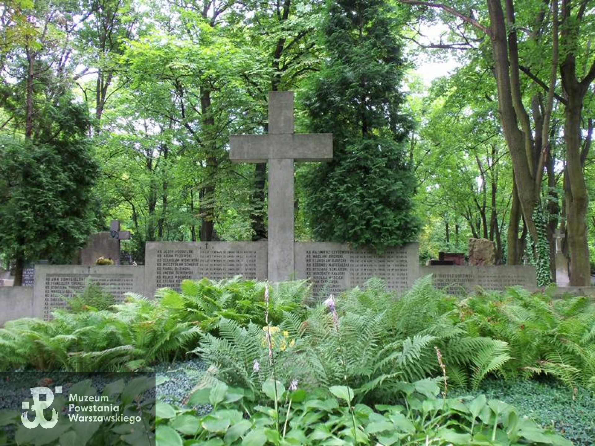 Źródło: https://cmentarze.um.warszawa.pl/pomnik.aspx?pom_id=31995 [dostęp: 28.10.2025].