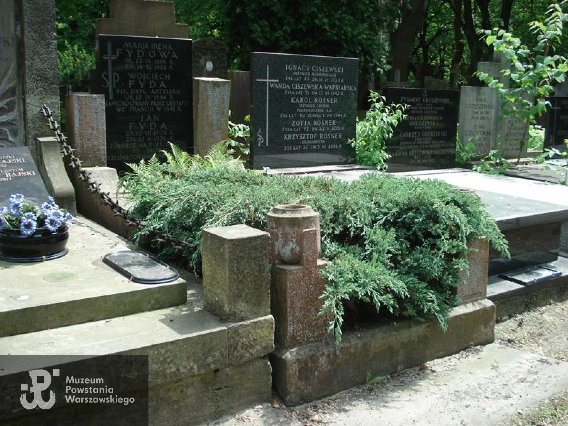 Źródło: https://cmentarze.um.warszawa.pl/pomnik.aspx?pom_id=42416 [dostęp: 05.02.2026].