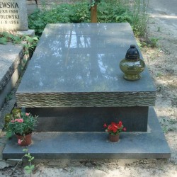 Źródło: https://cmentarze.um.warszawa.pl/pomnik.aspx?pom_id=65474 [dostęp: 10.09.2025].