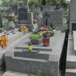 Źródło: https://warszawawlochy.grobonet.com/grobonet/start.php?id=detale&idg=11368 [dostęp: 20.03.2026].