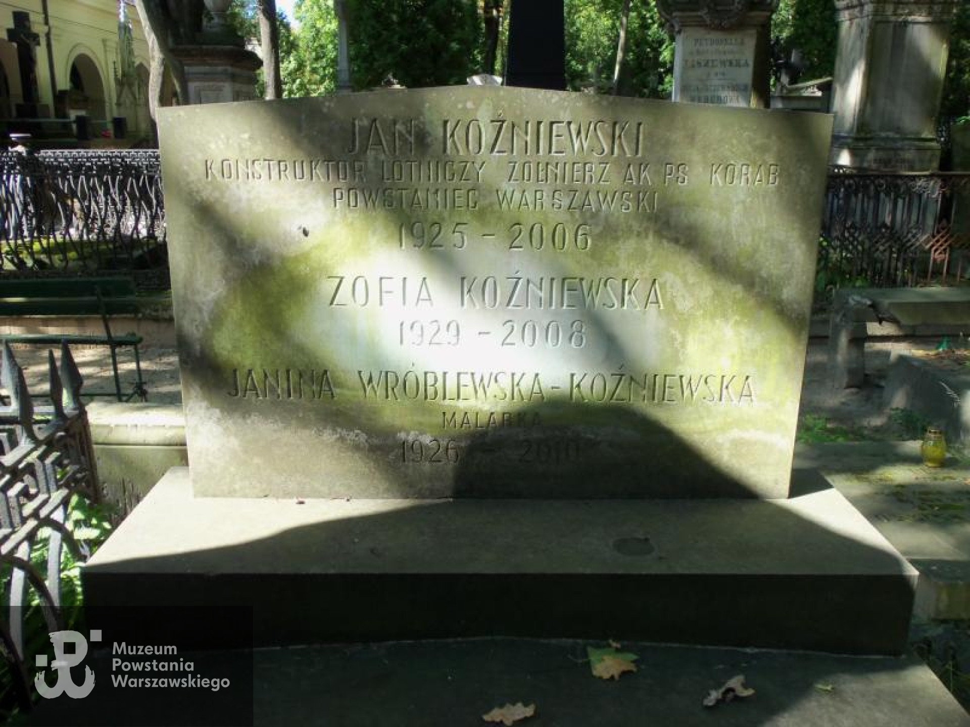 Źródło: https://cmentarze.um.warszawa.pl/pomnik.aspx?pom_id=2926 [dostęp: 9.04.2025].