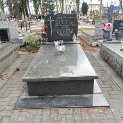 Źródło: https://piaseczno.grobonet.com/grobonet/start.php?id=detale&idg=435594 [dostęp: 09.07.2026].